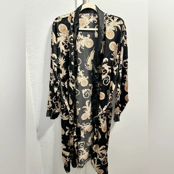 Elegant Black and Gold Unisex Italian Kimono Robe - Picture 4 of 9